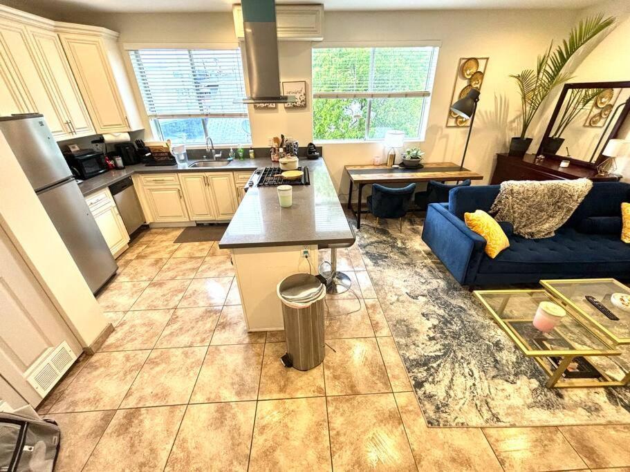 Fully Loaded Reservation 3bed 2ba W Parking Appartement Los Angeles
